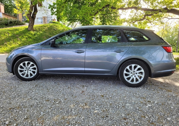 Seat Leon cena 33800 przebieg: 247777, rok produkcji 2015 z Sandomierz małe 562